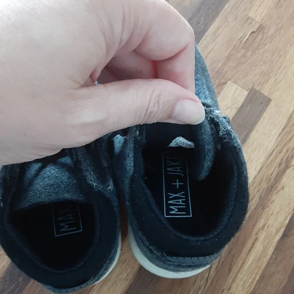 NWOT Max + Jake Colton Sneaker Gray Felt Fabric uppers